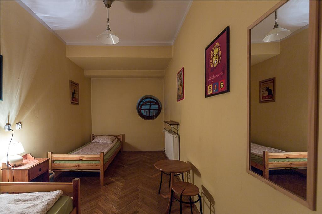 Cracow Hostel Krasków Exterior foto